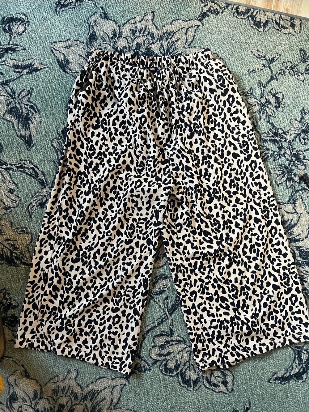 Boohoo Black & Cream Leopard Print Wide-Leg Pants